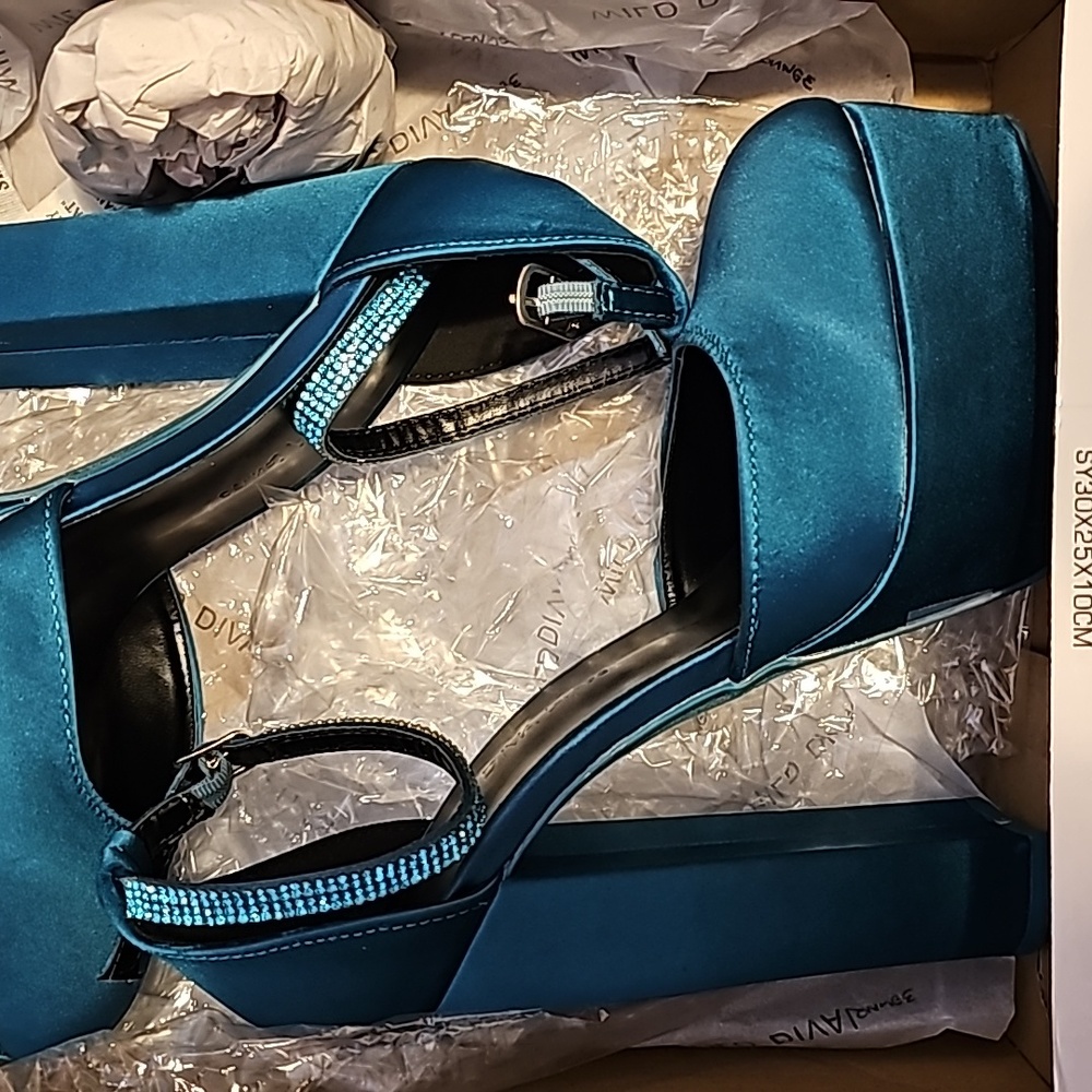 Teal high heels size 6 material satin